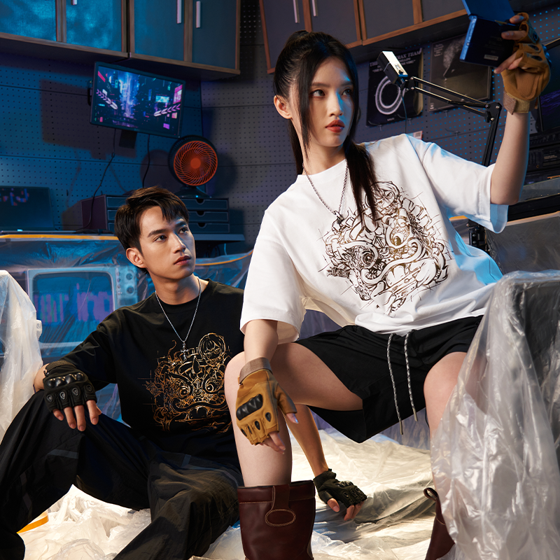 Heavyweight Couple Tee