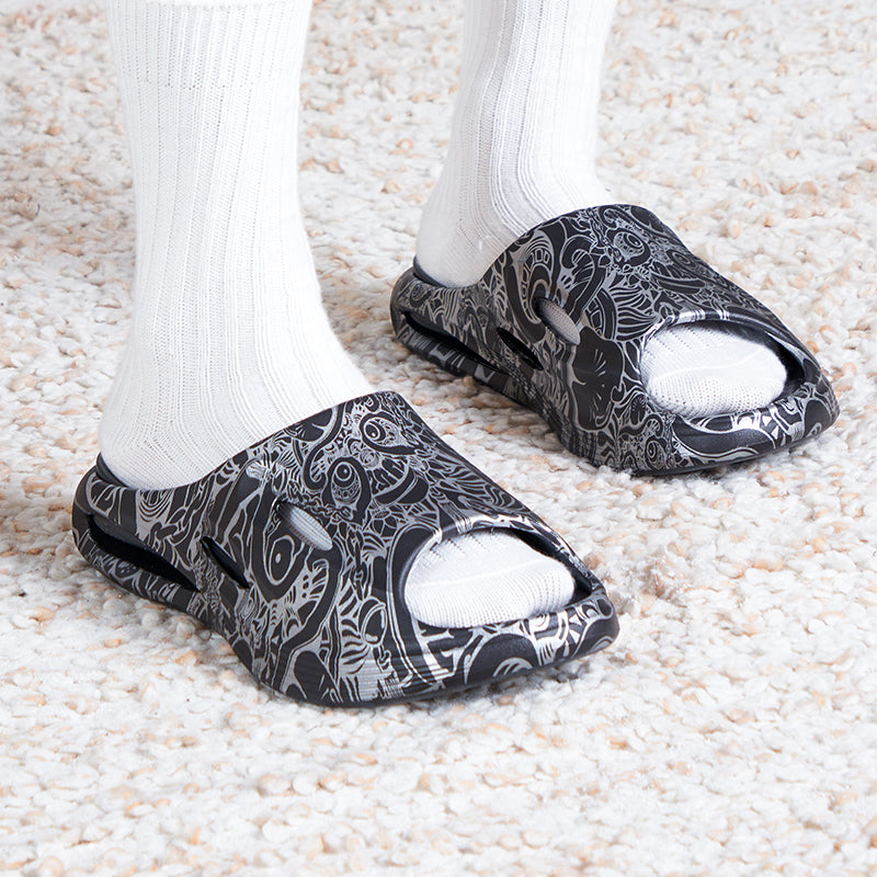 Sports and leisure slippers