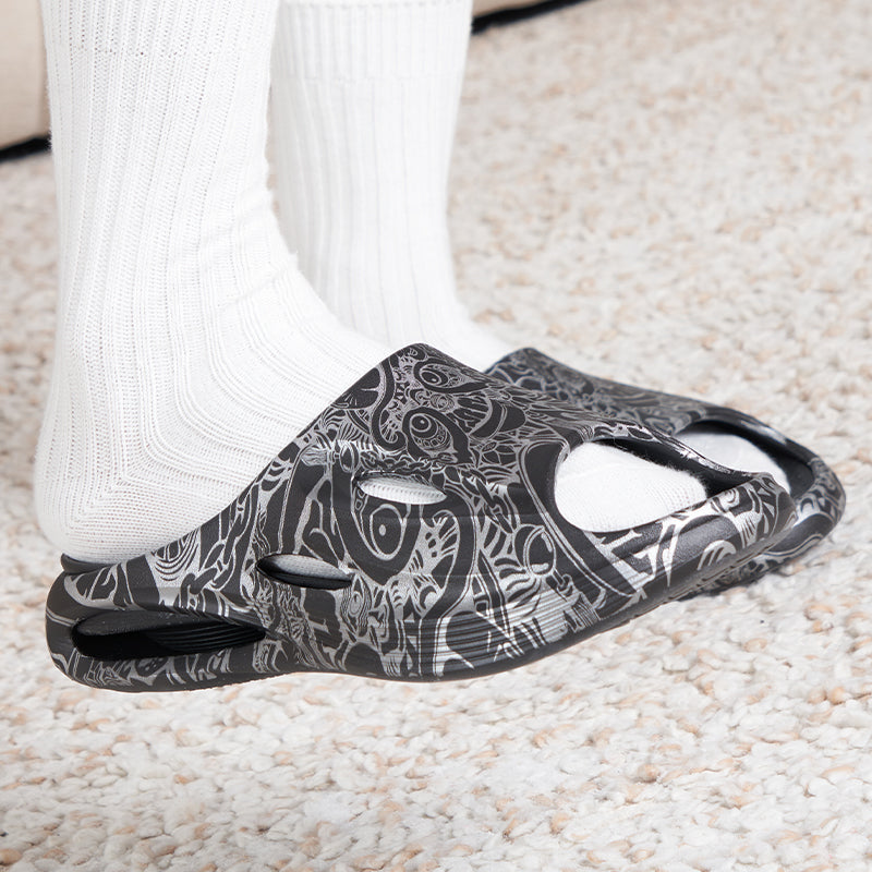 Sports and leisure slippers