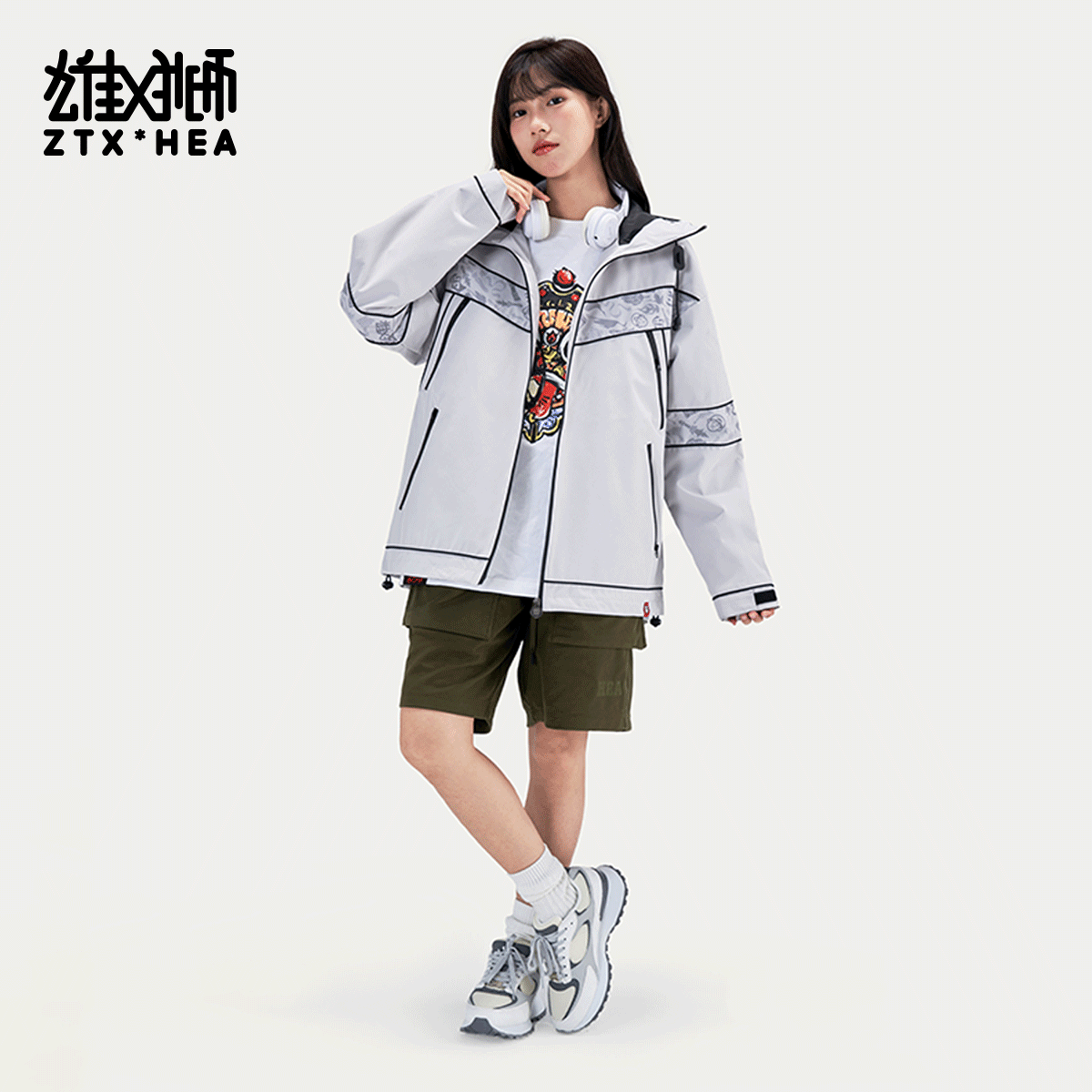 Long sleeved windbreaker