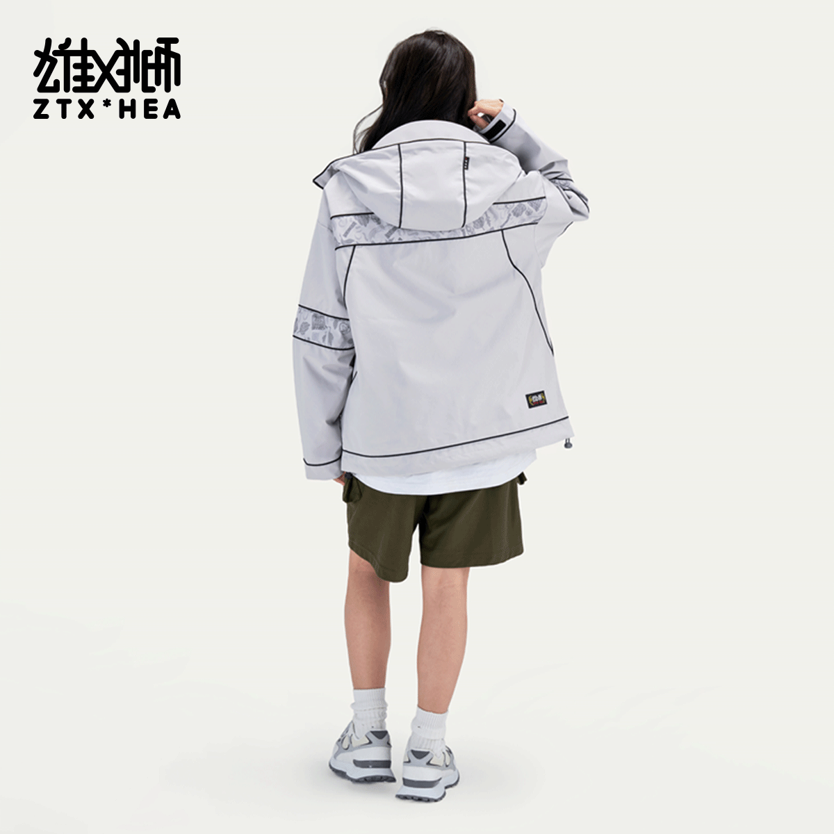 Long sleeved windbreaker