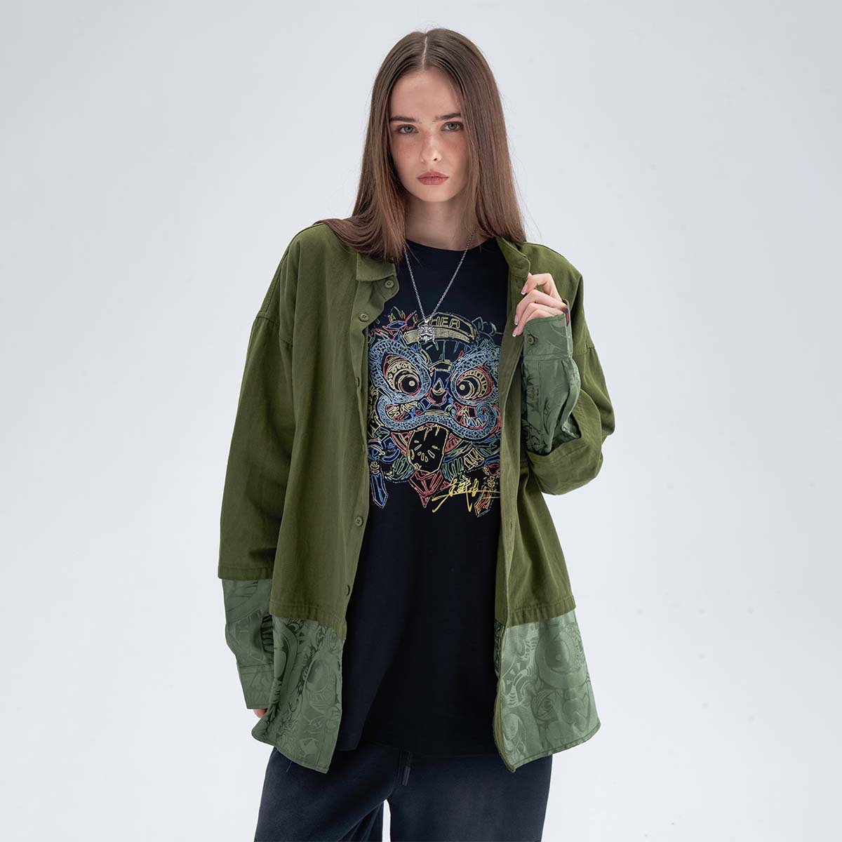 Fashionable long sleeved shirt