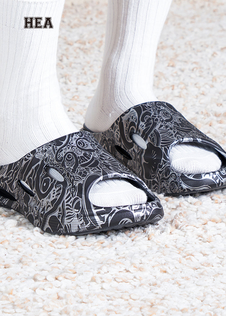 Sports and leisure slippers