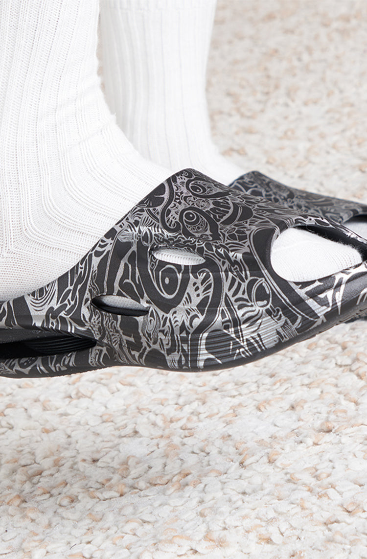 Sports and leisure slippers