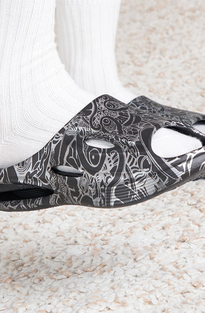 Sports and leisure slippers