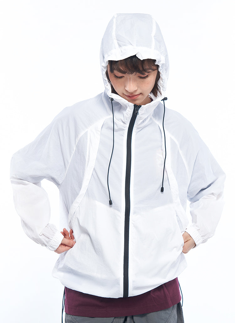 Long sleeved windbreaker